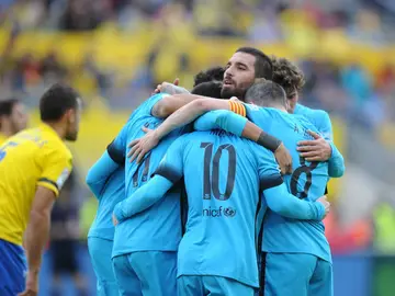 Arda celebra con sus compañeros un gol Arda celebra con sus compañeros un gol