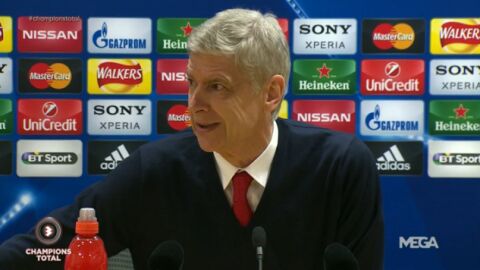 Wenger atiende a los medios