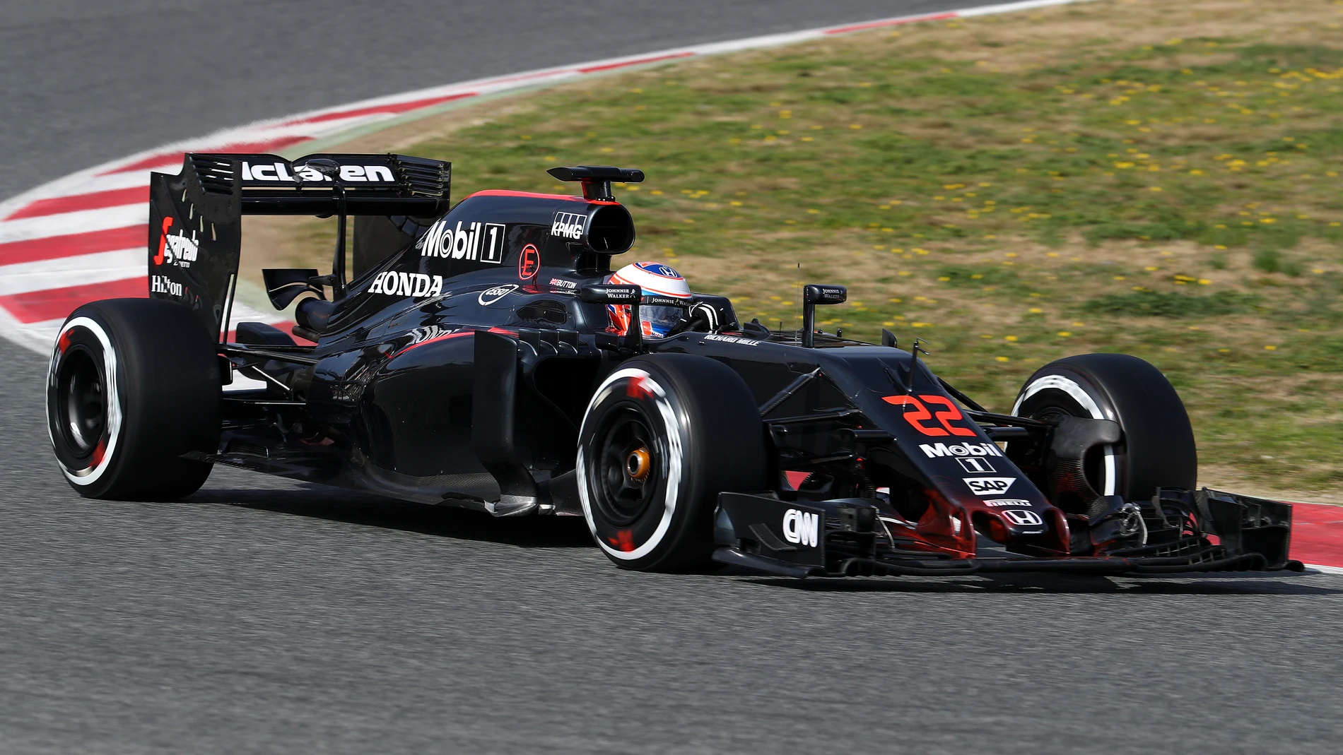Jenson Button, en Montmeló durante los test