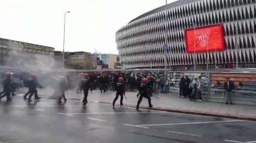 Incidentes en los alrededores de San Mamés antes del Athletic - Marsella