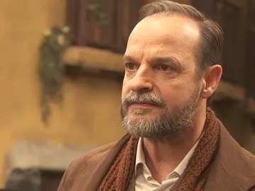 Raimundo da un valiente discurso para motiar a Puente Viejo Raimundo da un valiente discurso para motiar a Puente Viejo