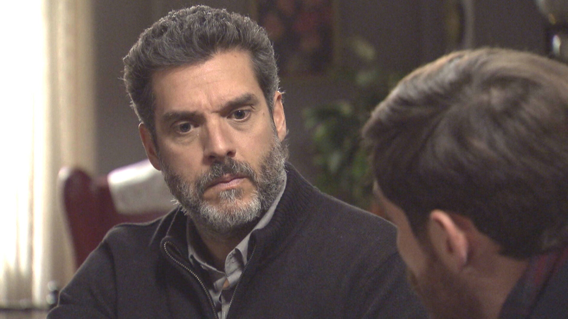 Eladio le pide ayuda a Toni para saber qu&eacute; le ocurre a Pepa 