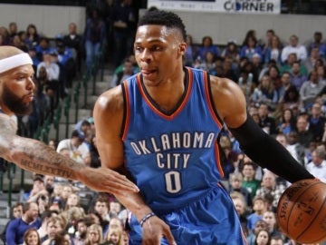 Russell Westbrook, en acción ante los Mavericks