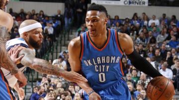 Russell Westbrook, en acción ante los Mavericks