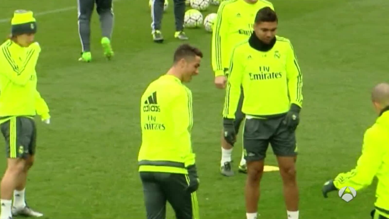 El Real Madrid pierde a Marcelo tres semanas y recupera a Karim Benzema para el derbi