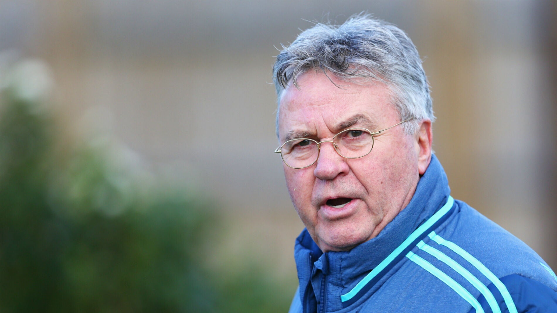 Guus Hiddink en un entrenamiento del Chelsea
