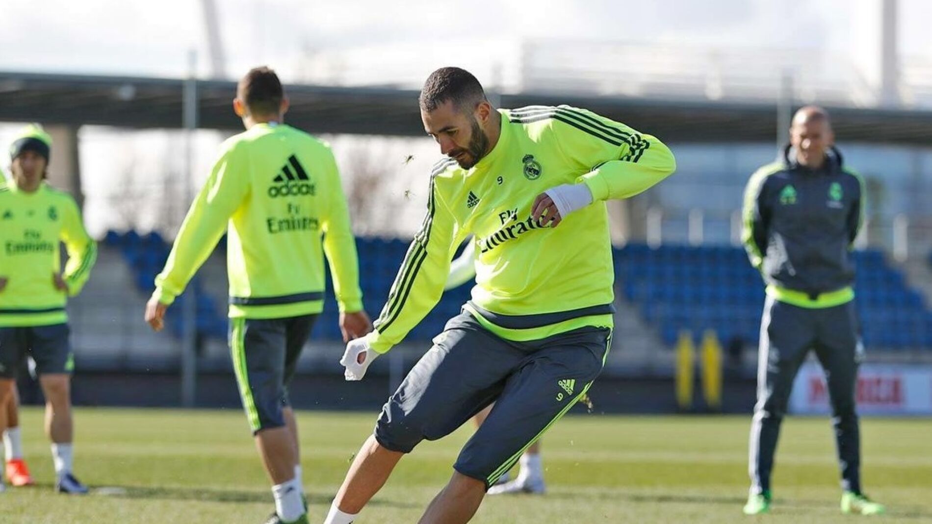 Entrenamiento matutino antes del derbi en el Bernab&eacute;u