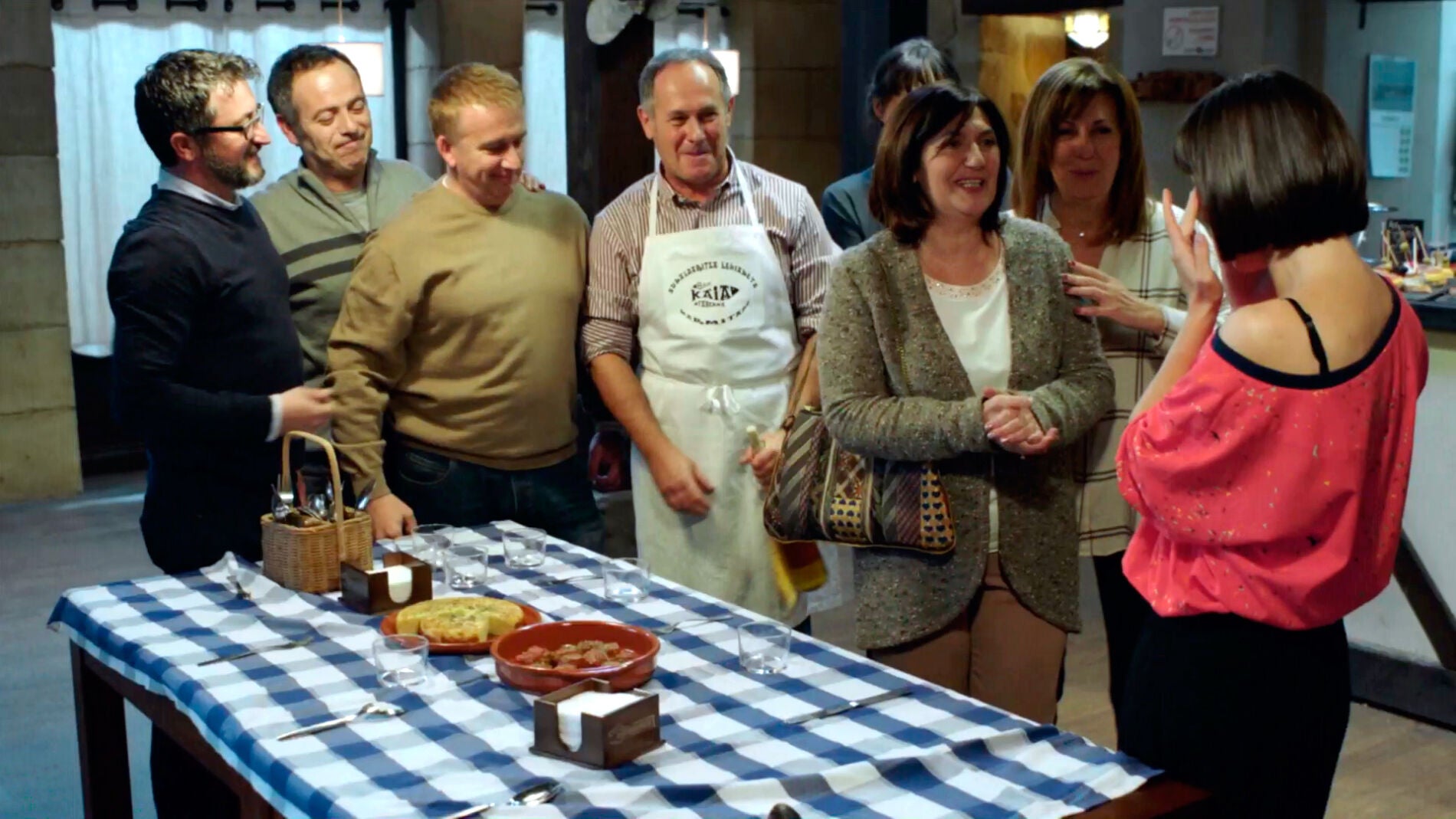 Nekane se emociona en su fiesta sorpresa de despedida