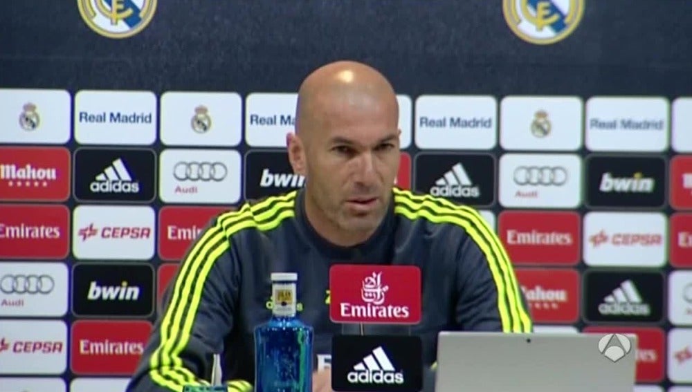 Zinedine Zidane en rueda de prensa