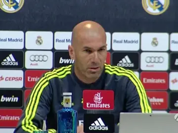 Zinedine Zidane en rueda de prensa Zinedine Zidane en rueda de prensa