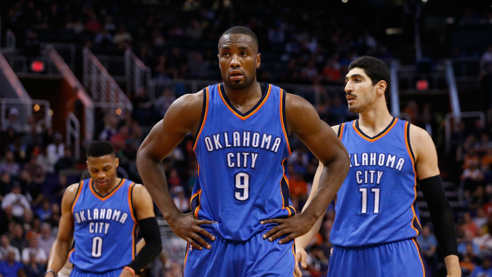 Ibaka, con los brazos en jarra