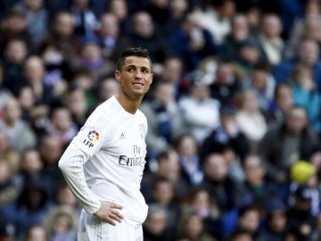 Cristiano Ronaldo lamenta una ocasión fallada ante el Atlético