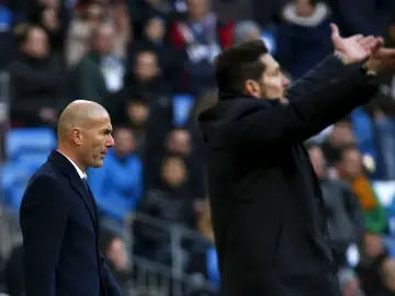 Zidane y Simeone, en la banda del Santiago Bernabéu Zidane y Simeone, en la banda del Santiago Bernabéu