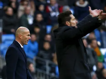 Zidane y Simeone, en la banda del Santiago Bernabéu Zidane y Simeone, en la banda del Santiago Bernabéu