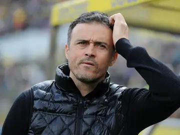 Luis Enrique, con la mano en la cabeza Luis Enrique, con la mano en la cabeza