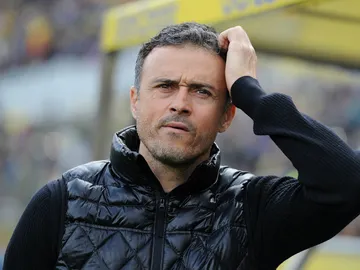 Luis Enrique, con la mano en la cabeza Luis Enrique, con la mano en la cabeza