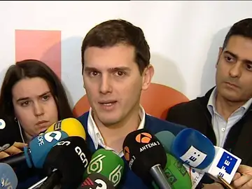 Rivera sobre Rajoy: "Ya que le ha dicho 'no' al Rey espero que no le diga 'no' a España" Rivera sobre Rajoy: "Ya que le ha dicho 'no' al Rey espero que no le diga 'no' a España"