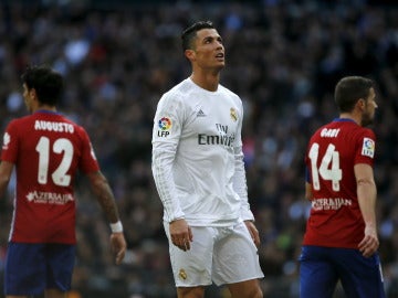 Cristiano Ronaldo se lamenta tras una ocasión fallida