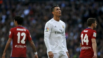 Cristiano Ronaldo se lamenta tras una ocasión fallida