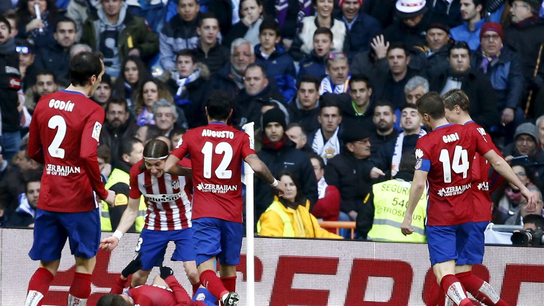 El Atl&eacute;tico de Madrid celebra el gol en el Bernabeu