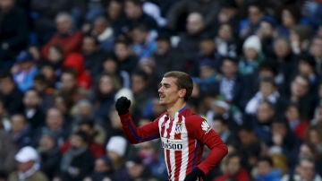 Antoine Griezmann celebra su gol en el derbi madrileño