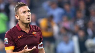 Francesco Totti firma hasta 2017 con la Roma y finalizará su carrera en el club italiano