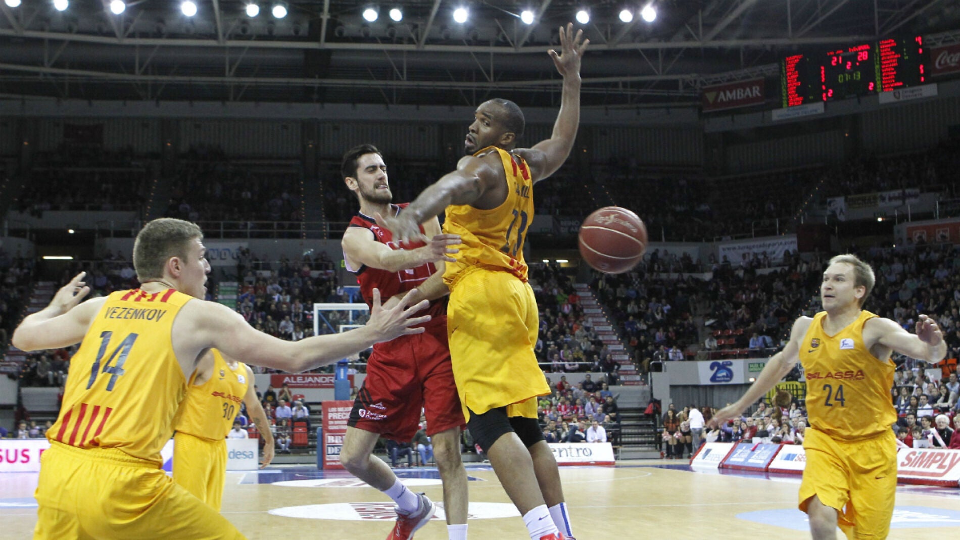 El Bar&ccedil;a y el CAI, en la Liga ACB