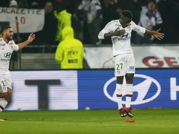 El Olympique de Lyon celebra un gol El Olympique de Lyon celebra un gol