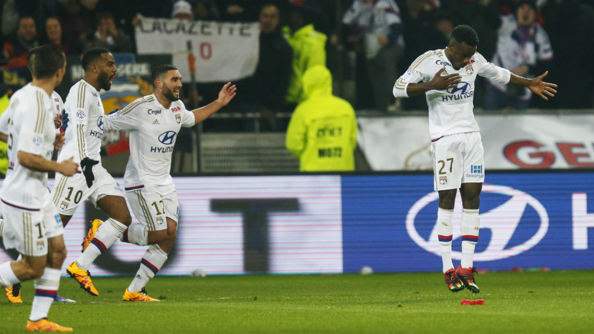 El Olympique de Lyon celebra un gol El Olympique de Lyon celebra un gol