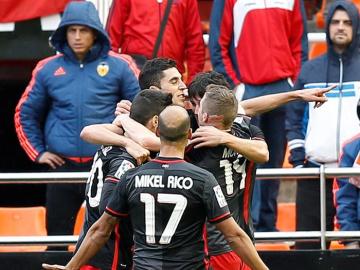 Los jugadores del Athletic celebran un gol en Mestalla