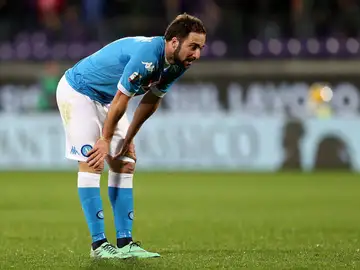 Higuaín se lamenta tras una acción Higuaín se lamenta tras una acción