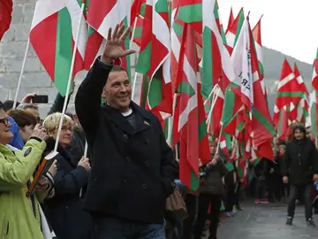 Otegi tras la llegada a su pueblo, Elgoibar Otegi tras la llegada a su pueblo, Elgoibar
