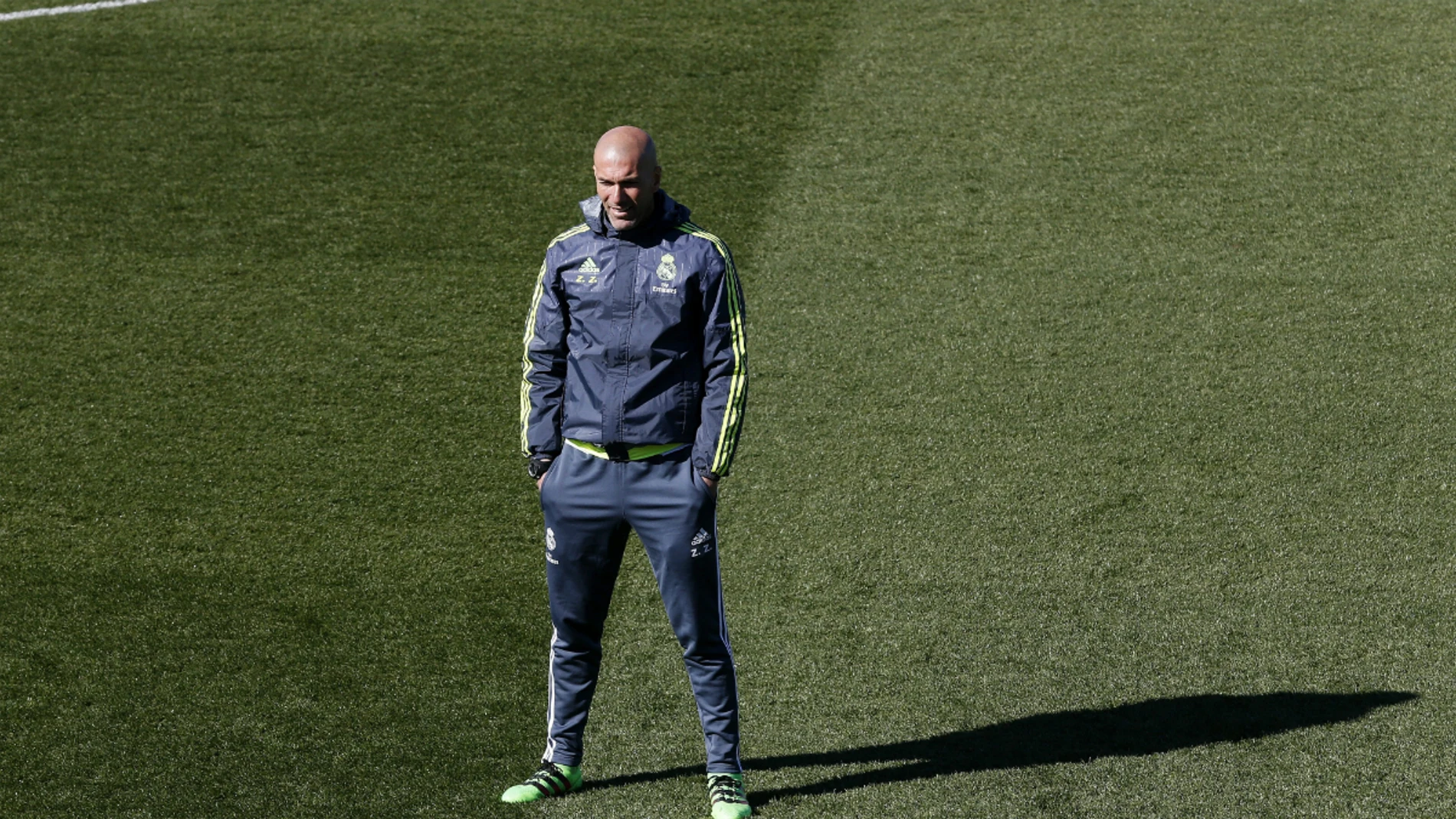 Zinedine Zidane, durante el entrenamiento del Real Madrid Zinedine Zidane, durante el entrenamiento del Real Madrid