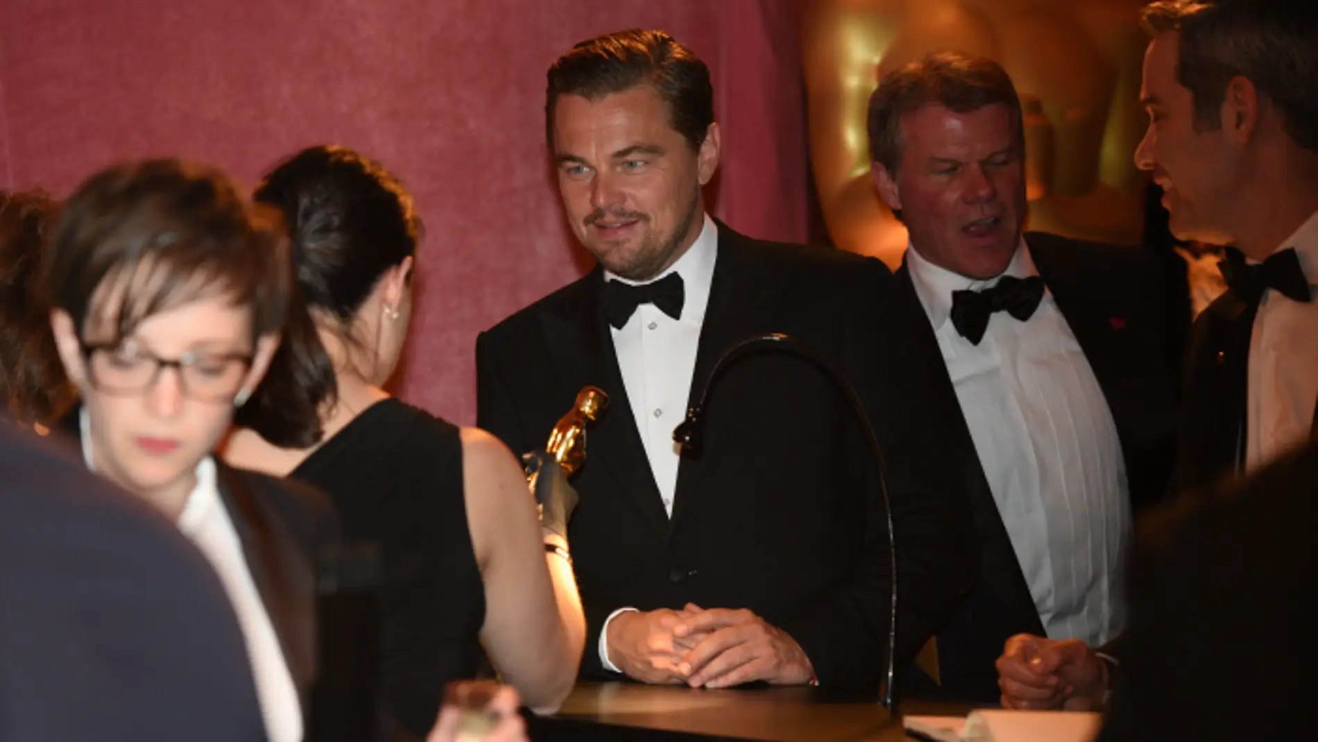 Leonardo DiCaprio tras ganar el Oscar