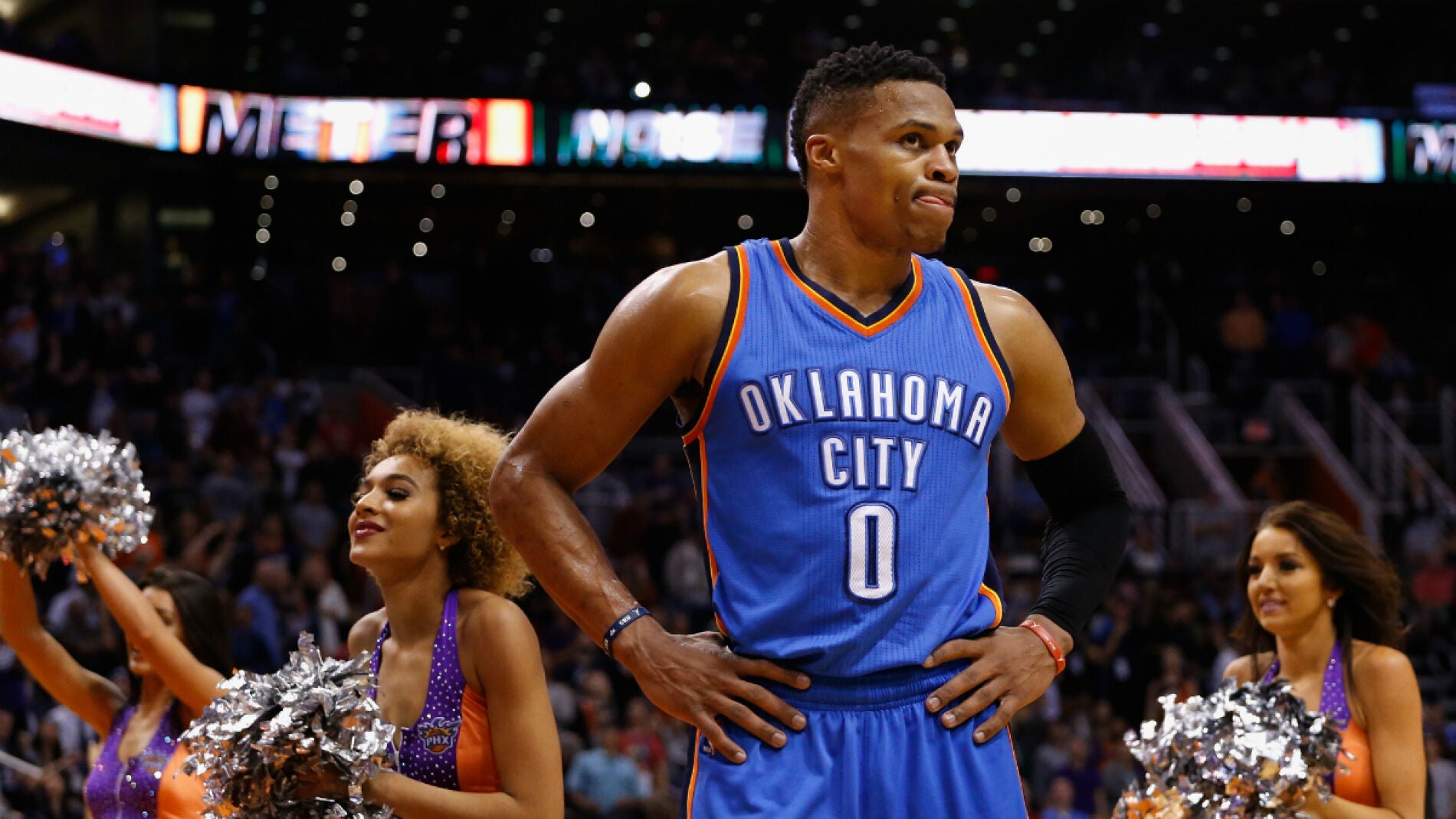 Russell Westbrook, durante el descanso de un partido