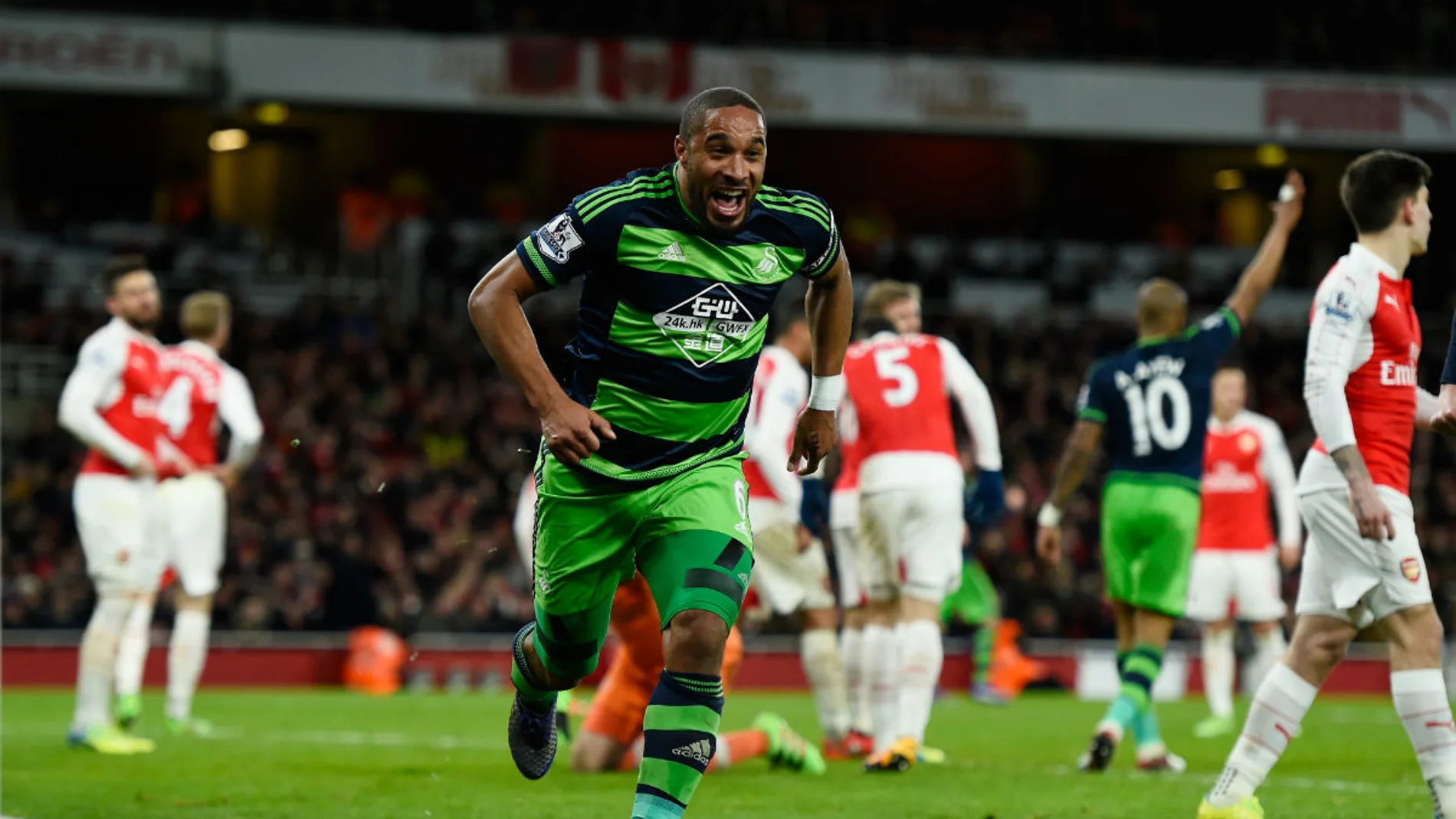 Ashley Williams celebra el 1-2 en el Emirates Ashley Williams celebra el 1-2 en el Emirates
