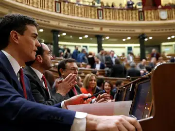 Pedro Sánchez en la segunda sesión del debate de investidura Pedro Sánchez en la segunda sesión del debate de investidura