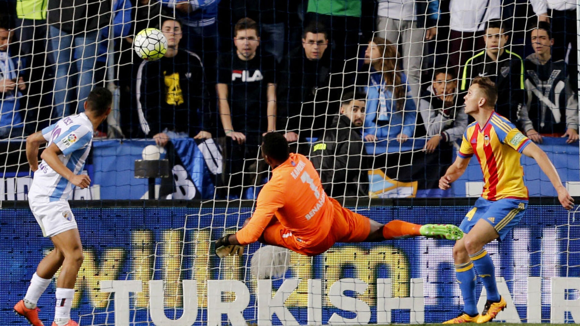 Kameni marca en propia puerta el empate del Valencia