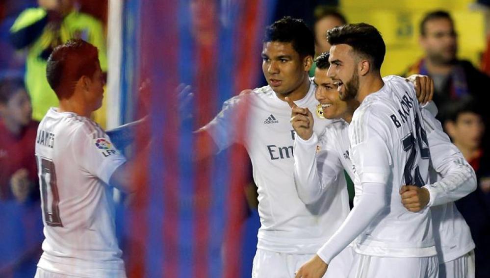 El Real Madrid celebra el gol de Ronaldo