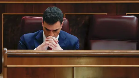 Pedro Sánchez en su escaño Pedro Sánchez en su escaño