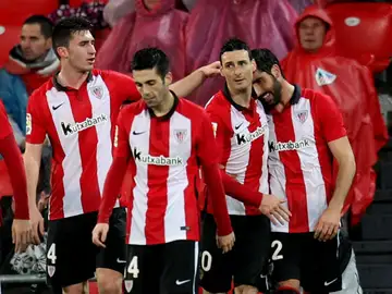 Aduriz celebra uno de sus goles ante el Deportivo Aduriz celebra uno de sus goles ante el Deportivo