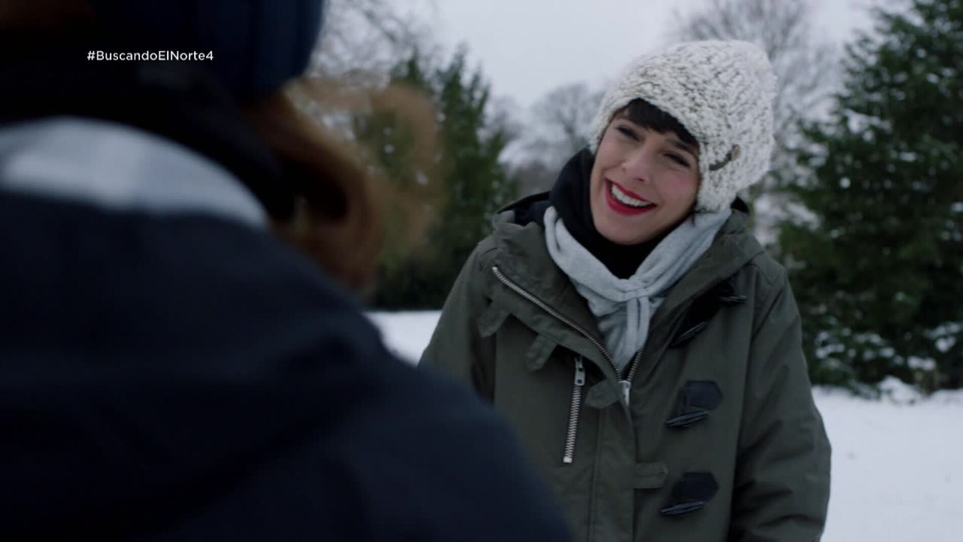 Carol convence a Adela a conocer chicos por una aplicaci&oacute;n