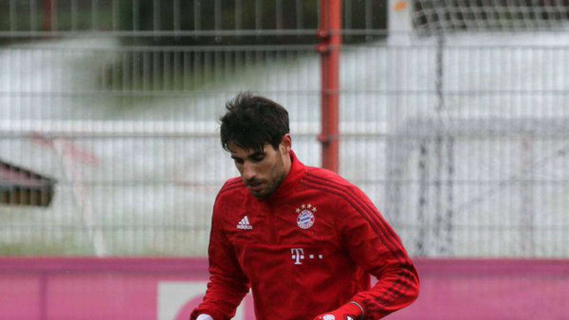 Javi Mart&iacute;nez toca bal&oacute;n de nuevo