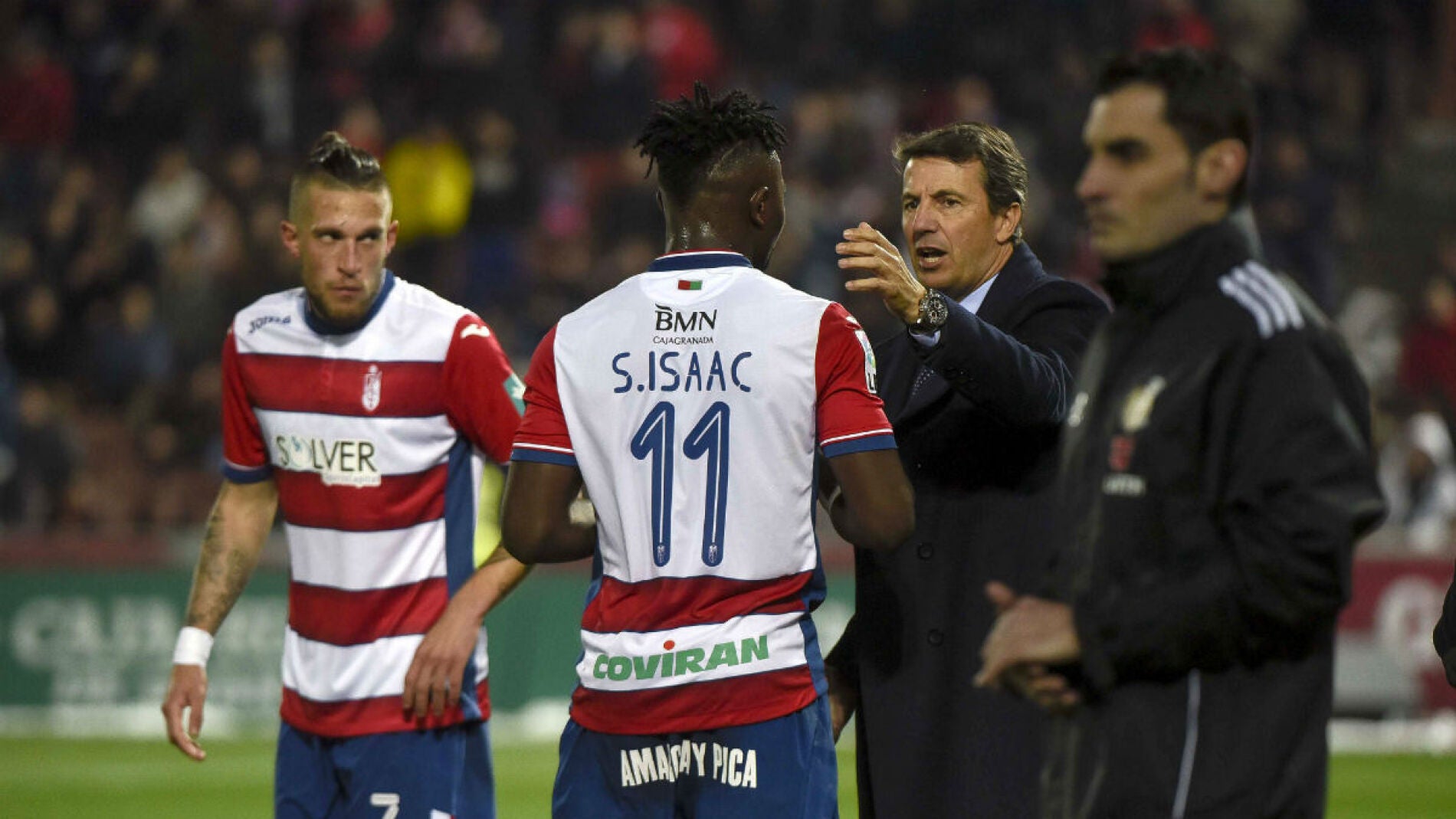 Isaac recibe instrucciones de Jos&eacute; Gonz&aacute;lez