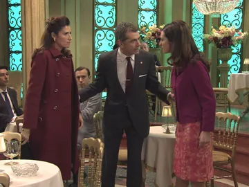 Adela le reprocha a Rosa Álvarez que se haya enfrentado a su hija Adela le reprocha a Rosa Álvarez que se haya enfrentado a su hija