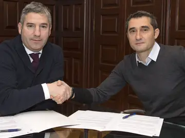 Valverde firma su renovación con el Athletic Valverde firma su renovación con el Athletic