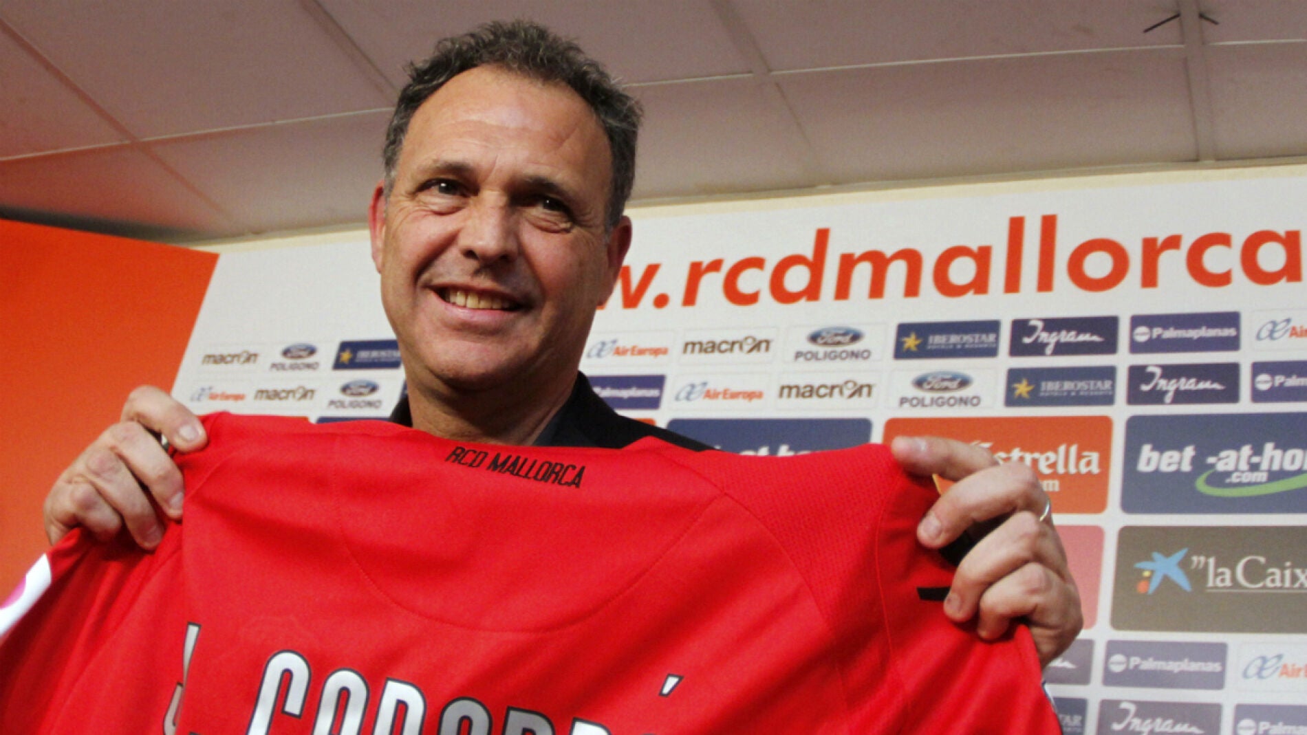 Joaqu&iacute;n Caparr&oacute;s, el d&iacute;a de su presentaci&oacute;n como t&eacute;cnico del Mallorca