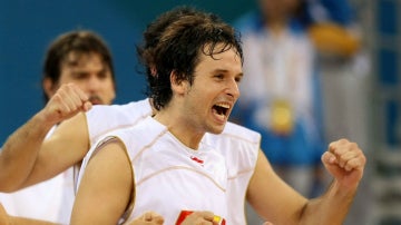 Raúl López, durante la final olímpica de 2008 contra EEUU