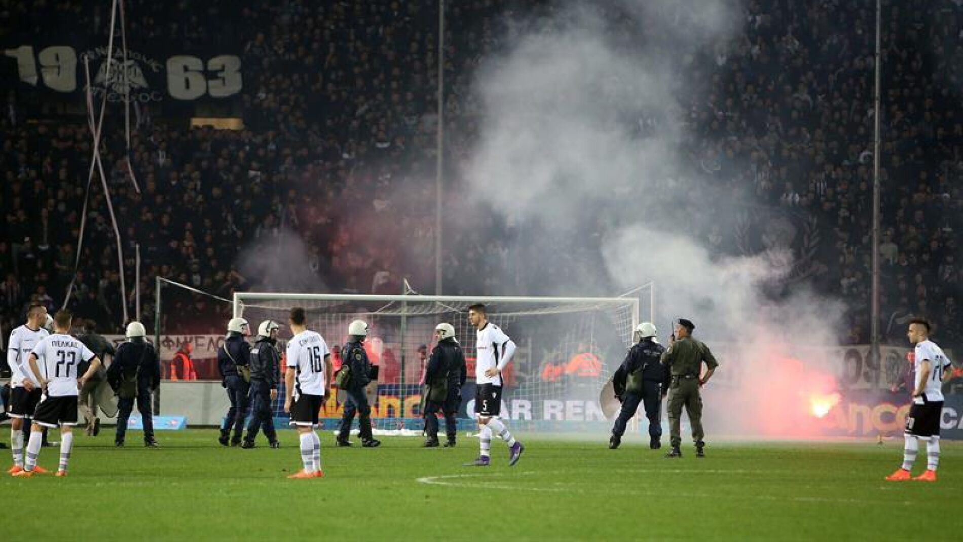 Partido suspendido en la Liga Griega por los antidisturbios