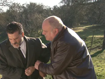 Eladio resulta herido tras el robo de joyas Eladio resulta herido tras el robo de joyas